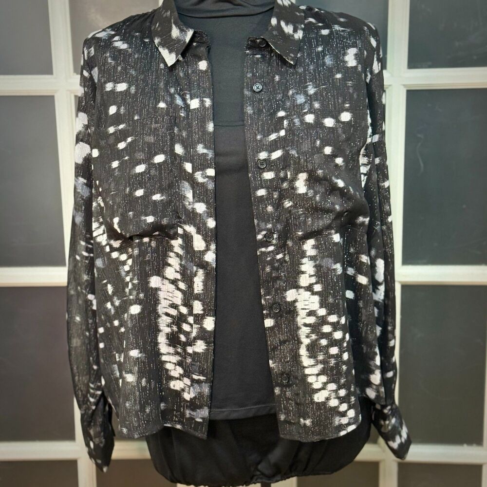 DKNY Metallic Shimmer Abstract Blouse Size L Black White Crinkle Chiffon Shirt